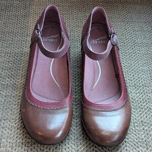 Dansko Fabrina Mary Janes Brown and Burgundy Leather Kitten Heel, size 8/38